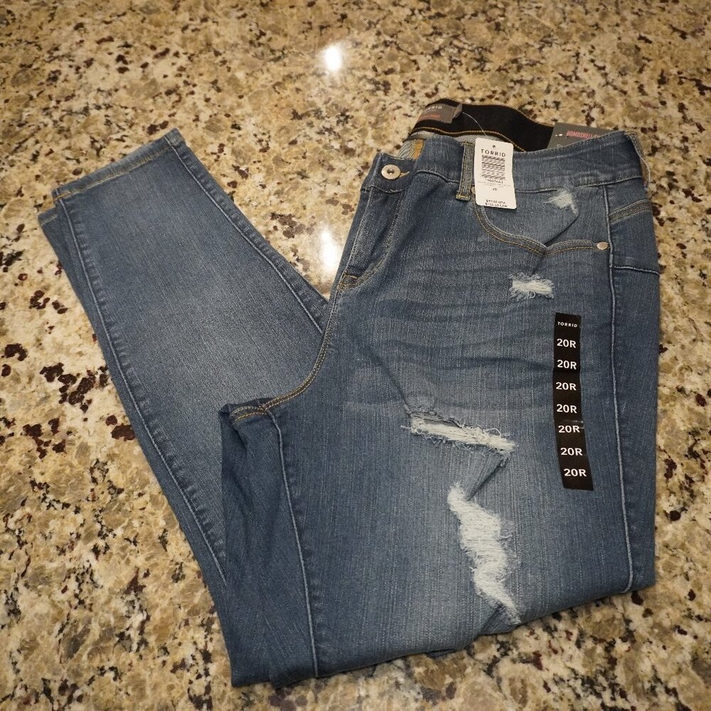 NWT- TORRID-Bombshell Skinny Denim- Premium Stretch- Size 20R